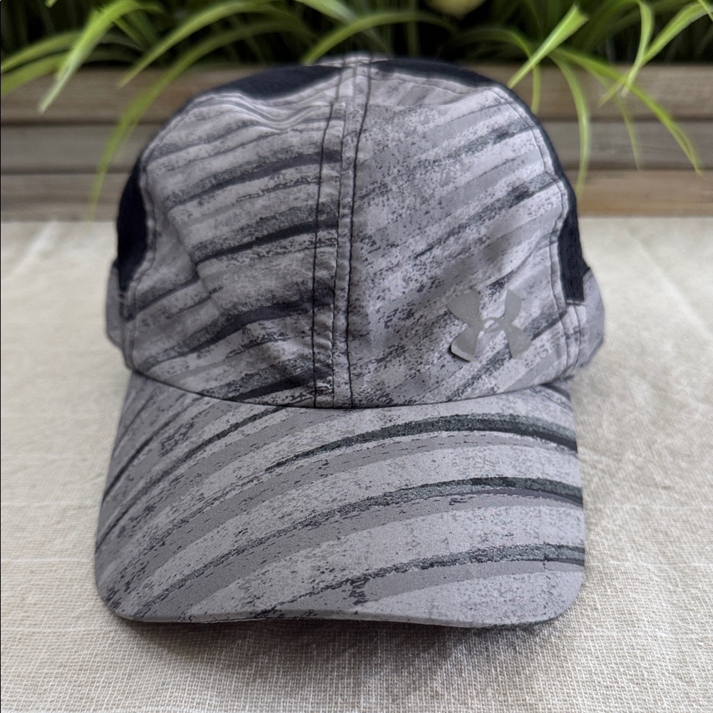 Under Armour Gray Black Pattern Hat Women’s Adjustable Strapback Athletic Cap